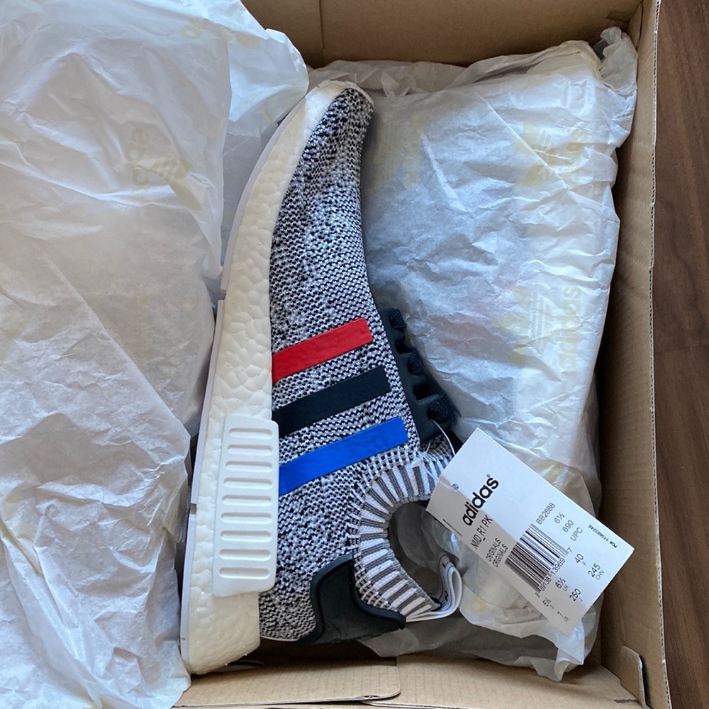 BNIB Adidas NMD R1 Tri Color Stripe White Size 7